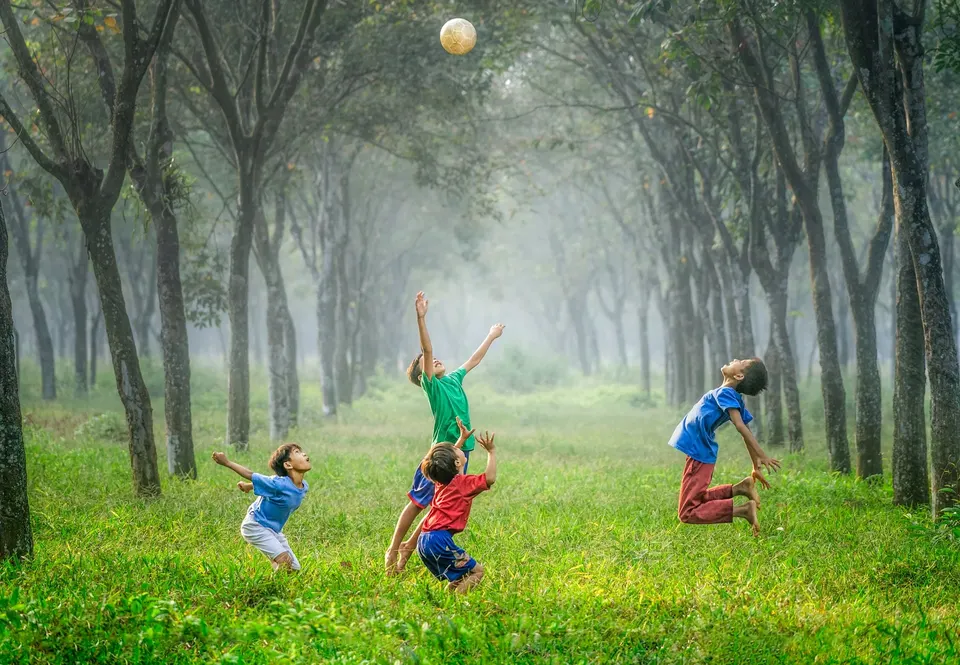 Ball als Symbol für Bewegung und Sportspiele
